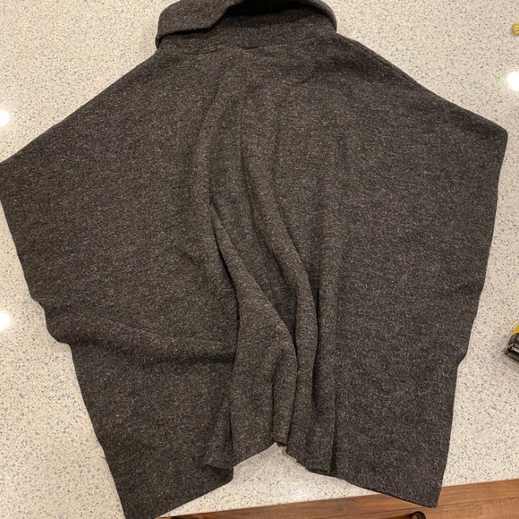 Gap Body Poncho Turtleneck - Picture 2 of 3